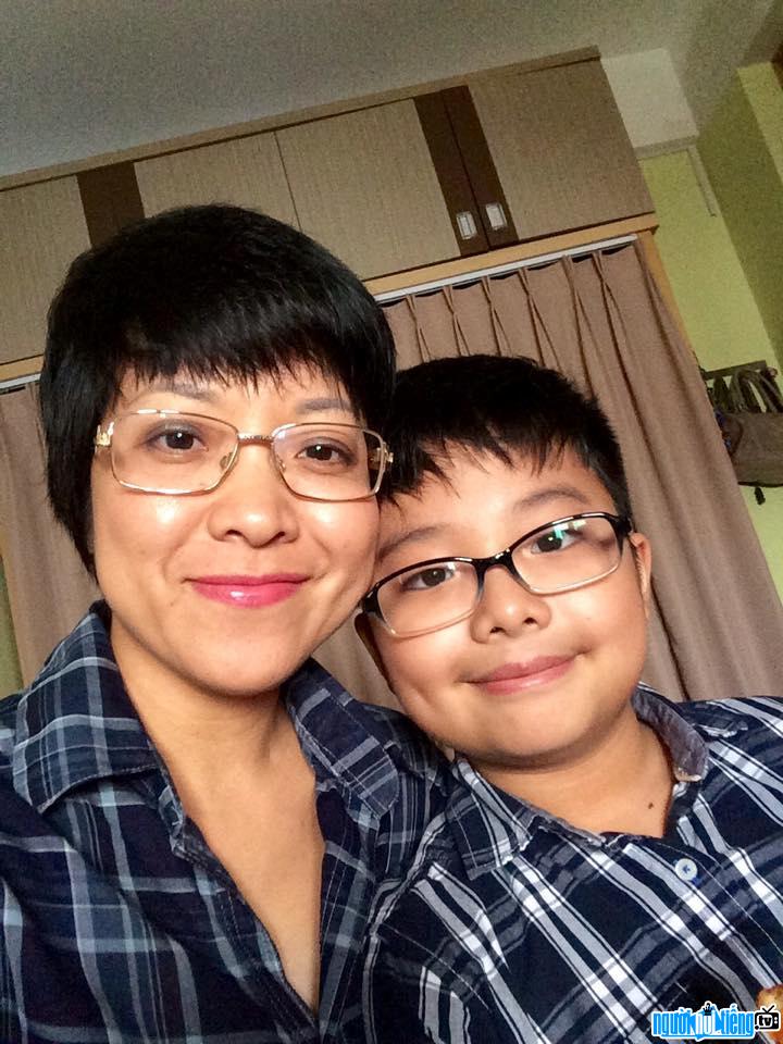 Bức ảnh MC Thảo Vân và con trai