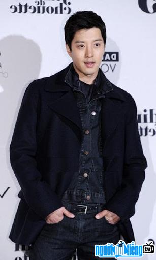 Hình ảnh mới nhất về nam diễn viên Lee Dong - gun