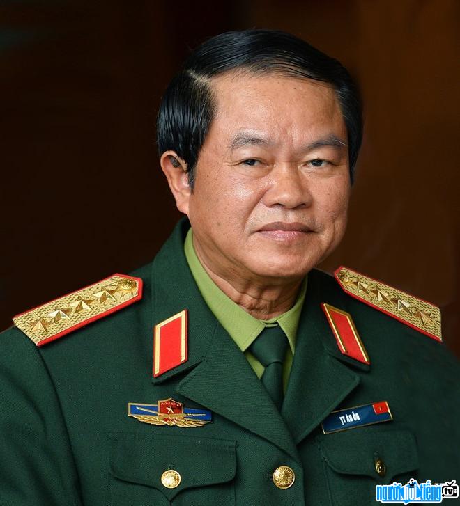 Một hình ảnh chân dung khác về Thứ trưởng Bộ quốc phòng Việt Nam Đỗ Bá Tỵ