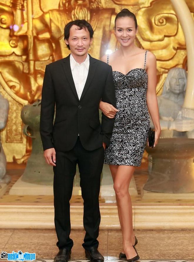 Hoa hậu Trần Bảo Ngọc cùng với chồng đi tham dự sự kiện