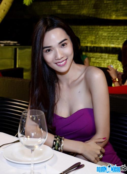 Người mẫu Kim Cương đoạt giải bạc cuộc thi Siêu Mẫu Việt Nam năm 2008