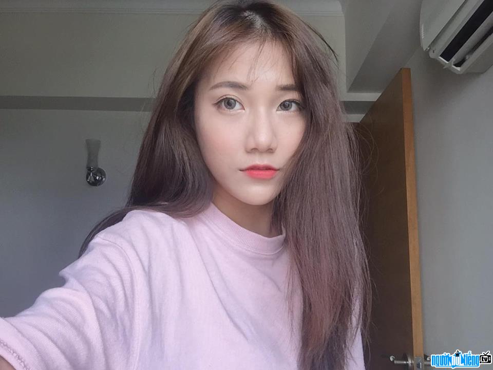 Hình ảnh selfie đẹp mê hôn của nữ ca sĩ Emma Nhất Khanh