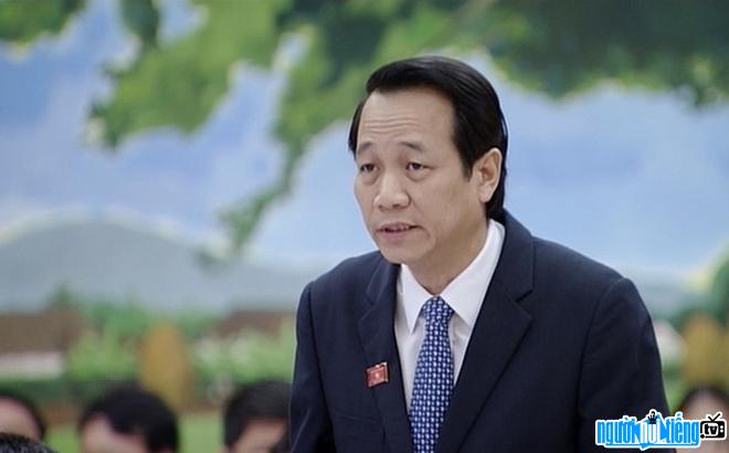 Bộ trưởng Lao động thương bình và xã hội Đào Ngọc Dung trả lời chất vấn trước Quốc Hội