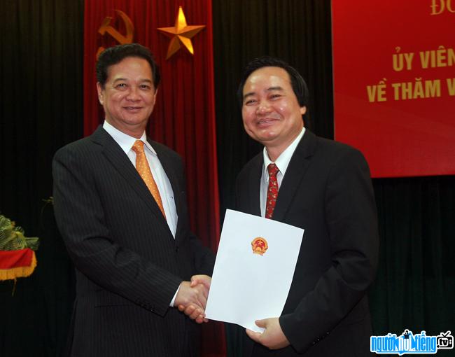 Bức ảnh Bộ trưởng Phùng Xuân Nhạ‬ và cựu thủ tướng Nguyễn Tấn Dũng