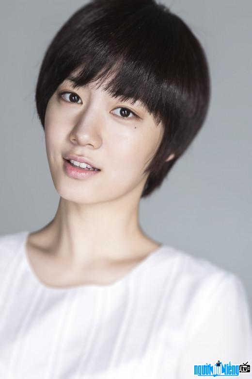 Một hình ảnh khác về nữ diễn viên ca sĩ Ryu Hyoyoung