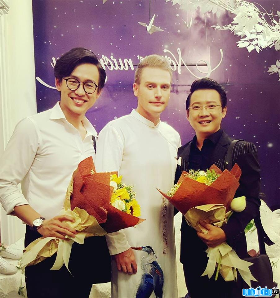 Quang Bảo cùng với nhà báo MC Lê Phước Lập và ca sĩ Kyo York