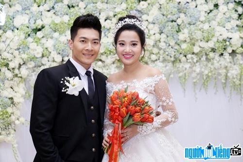 Bức ảnh MC Hồng Phượng và chồng trong ngày cưới