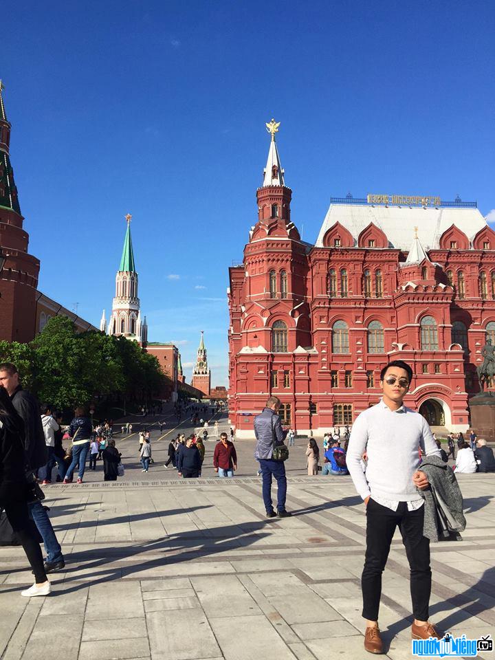 Hình ảnh nam nhạc sĩ Isaac Thái tại Nga