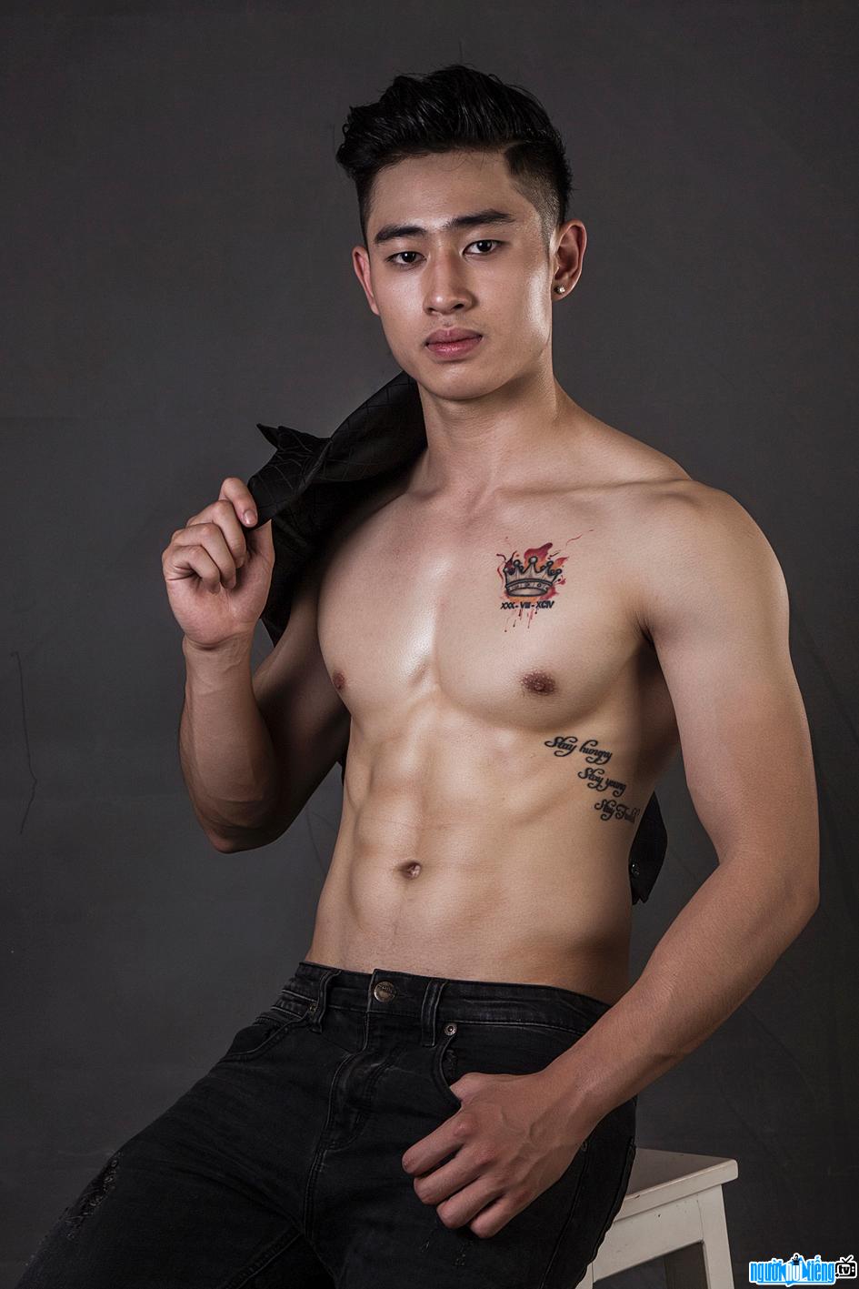 Người mẫu Nguyễn Tiến Đạt từng giải giải Á quân của cuộc thi Người mẫu hình thể năm 2016