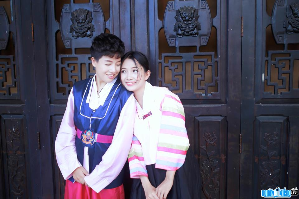 Bức ảnh hot girl Huỳnh Đan và Yunbin tại Hàn Quốc