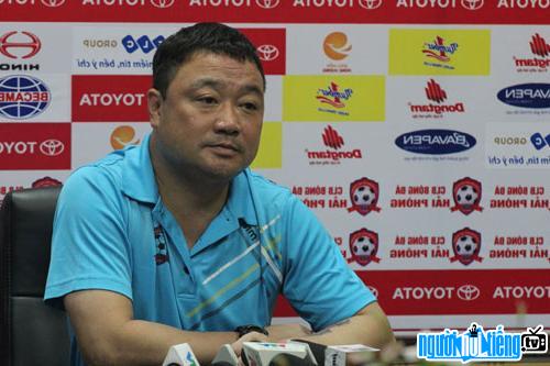 Huấn luyện viên bóng đá Trương Việt Hoàng - cựu cầu thủ của đội tuyển bóng đá Thể Công