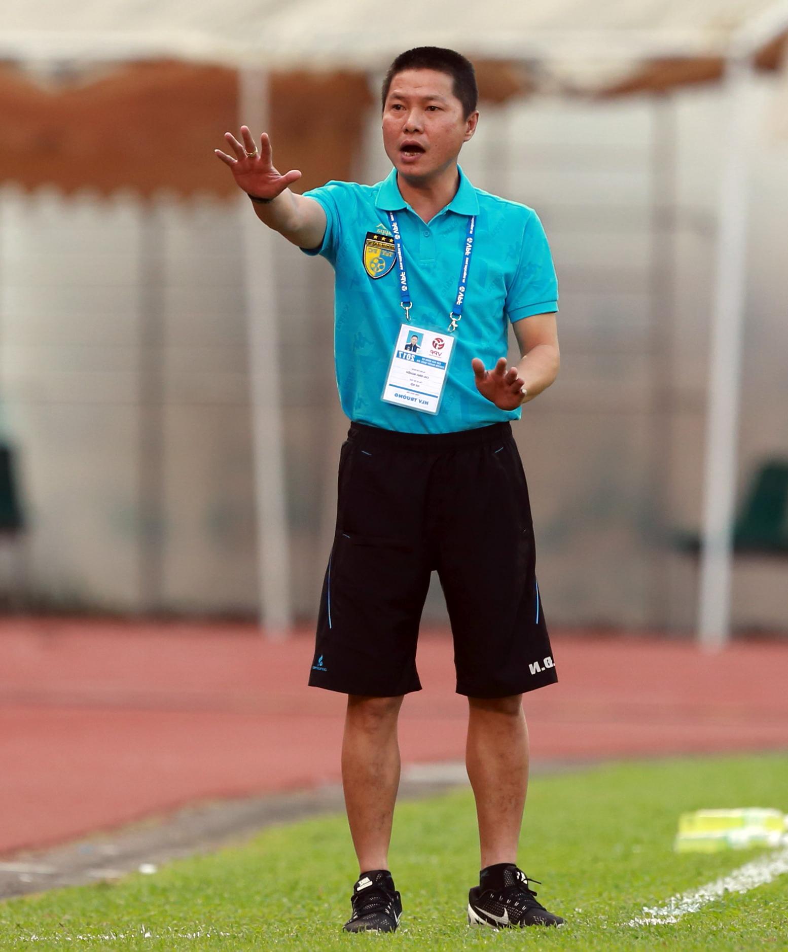 Cựu cầu thủ - huấn luyện viên trưởng câu lạc bộ Hà Nội T&T Chu Đình Nghiêm