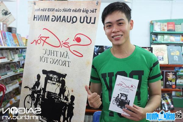 Lưu Quang Minh trong ngày ra mắt cuốn sách của mình
