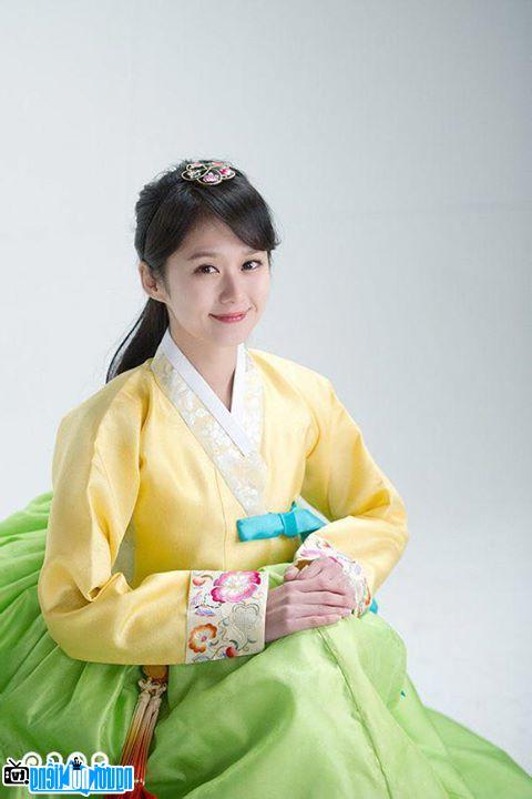Vẻ tươi tắn của Jang Na - ra trong bộ trang phục truyền thống Hanbok của Hàn Quốc