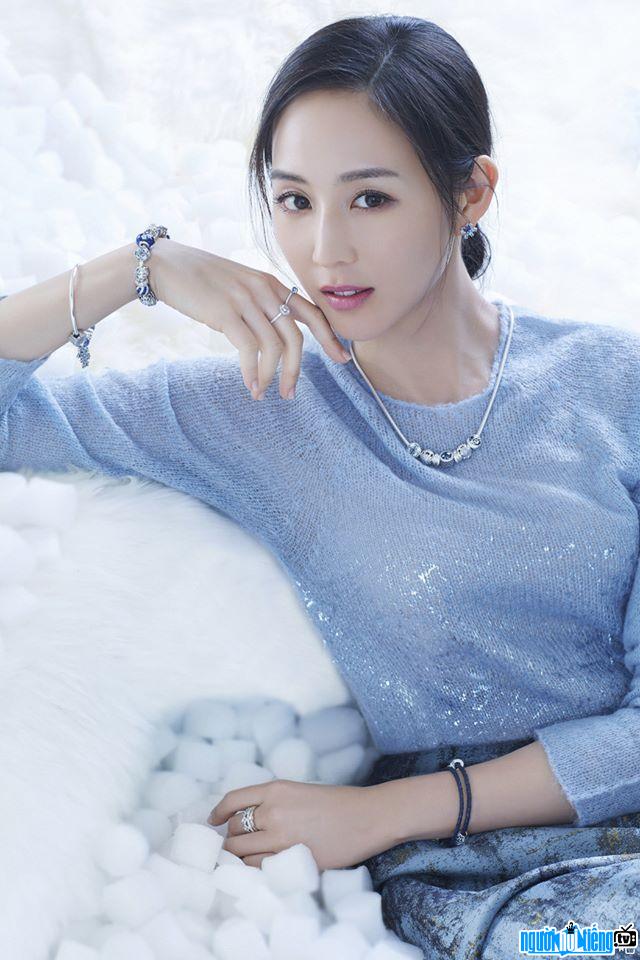 Vẻ đẹp mê hồn của nữ diễn viên Trương Quân Ninh