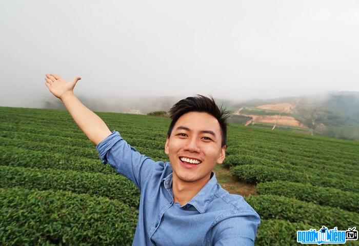 Vlogger Khoai Lang Thang yêu thích du lịch và khám phá