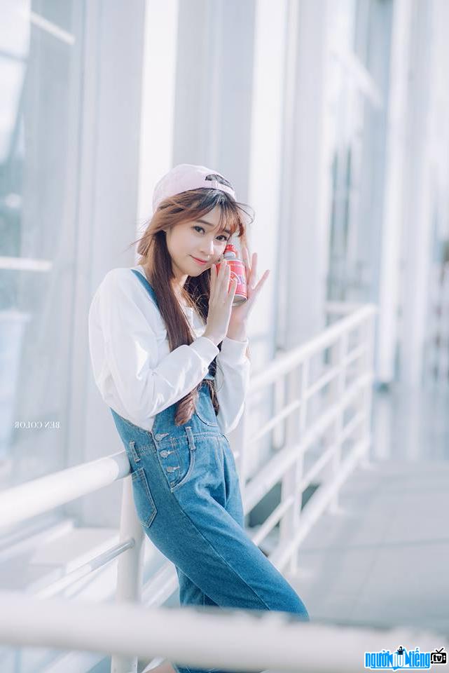 Hot girl Huyền Nhi hiện đang làm người mẫu ảnh và kinh doanh online