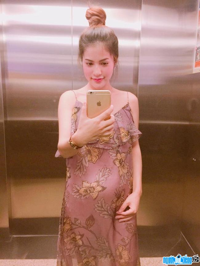 Hot girl Trần Hương đang mang bầu