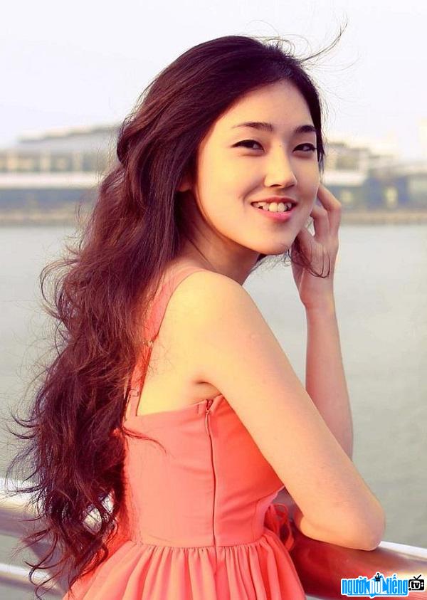 Hot girl Misoa Kim Anh gây ấn tượng với đôi mắt một mí và nụ cười tươi