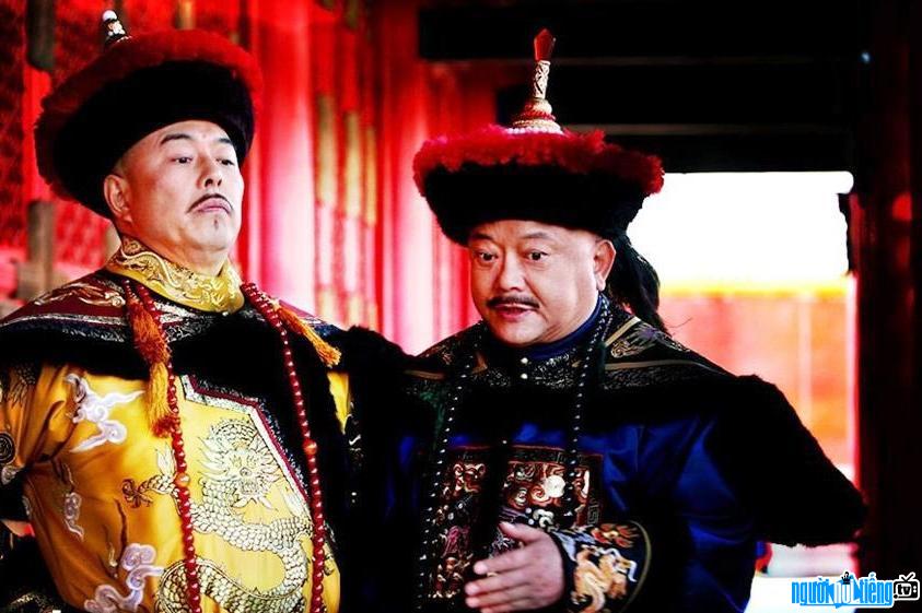 Hình ảnh Hòa Thân và vua Càn Long được tái hiện trong một tác phẩm điện ảnh