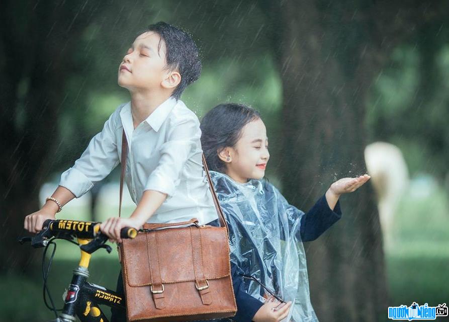 Bộ ảnh "Em gái mưa" của Trần Lê Bảo Vy và Cao Hữu Nhật