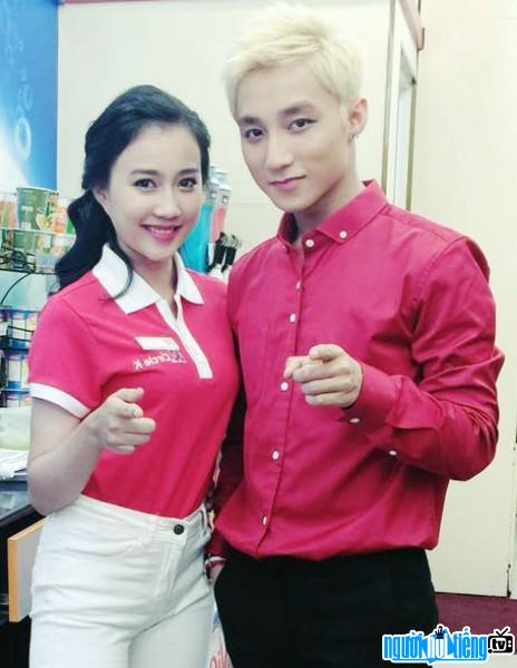 Diễn viên Lona Huỳnh cùng ca sĩ Sơn Tùng MT-P
