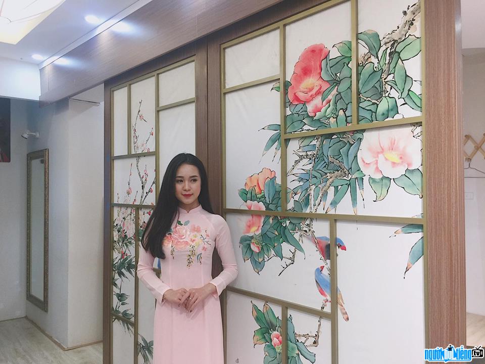 Hình ảnh hot girl Nguyễn Thanh Thủy dịu dàng trong tà áo dài