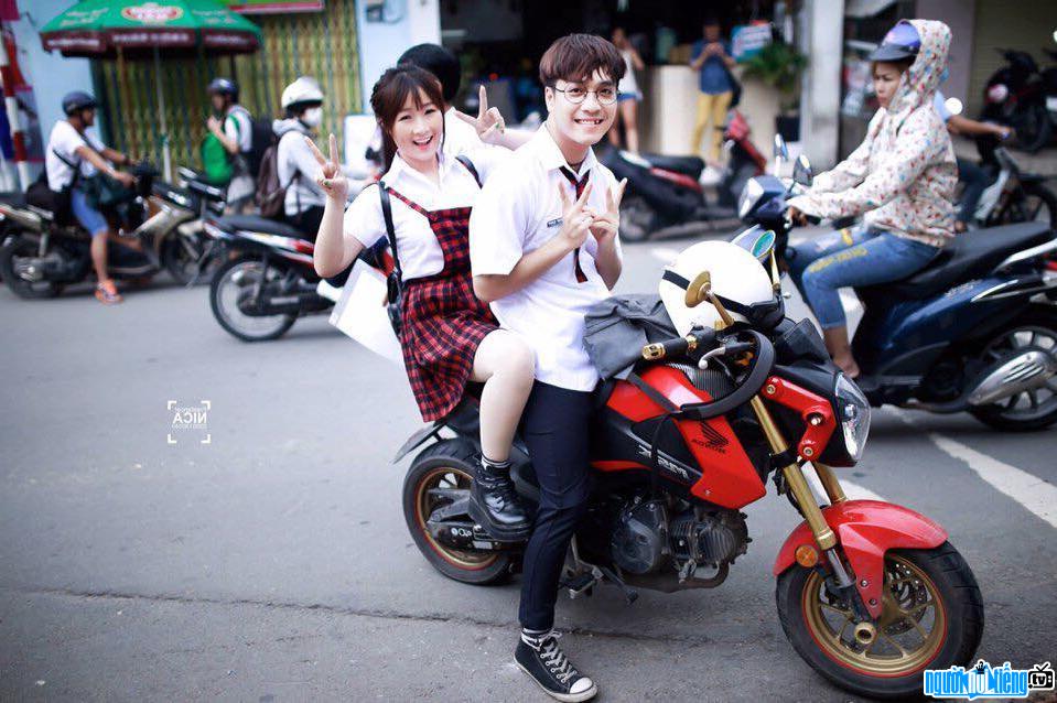 Tis Nguyễn cùng với hot girl Nguyễn Lê Tường Vy