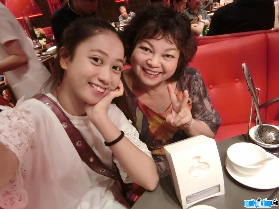 Nghệ sĩ Dancesport Nguyễn Trường Xuân và mẹ của mình