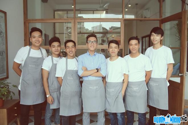 Blogger Vinh Vật Vờ hiện là chủ một quán cafe lớn