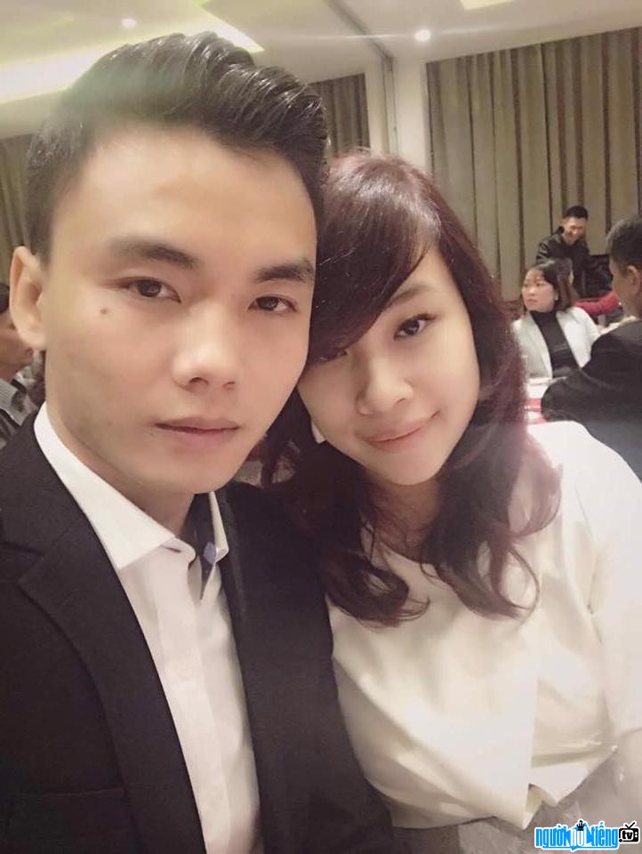Beatboxer Nguyễn Hoàng bên người vợ của mình