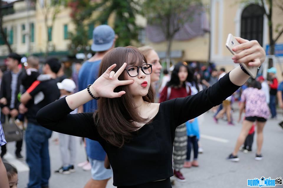 Lê Na cũng là một tín đồ của trào lưu selfie