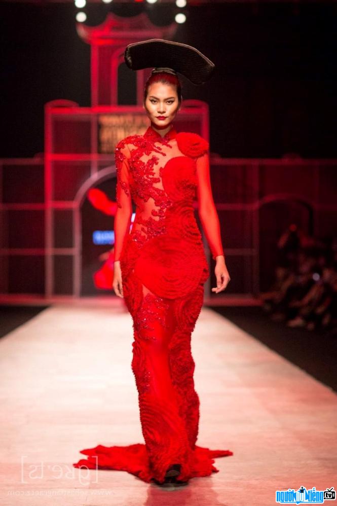 Người mẫu Kim Dung tỏa sáng với thiết kế quyến rũ