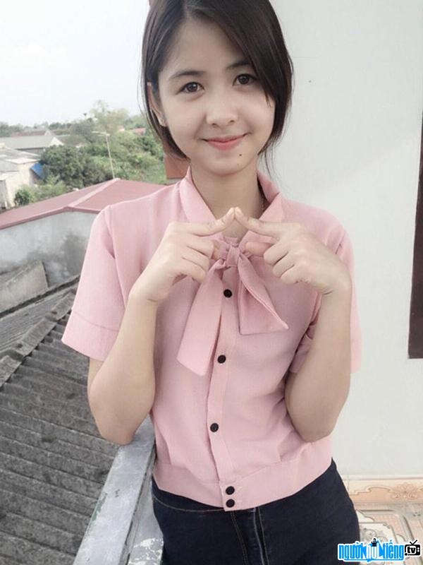 Hot girl Trần Thị Thanh Thư sở hữu gương mặt xinh xắn