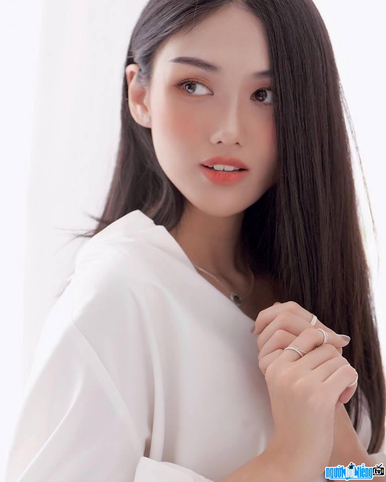 Hot girl Phạm Ý Nhi làm người yêu ca sĩ Noo Phước Thịnh trong MV "Cause I love you"