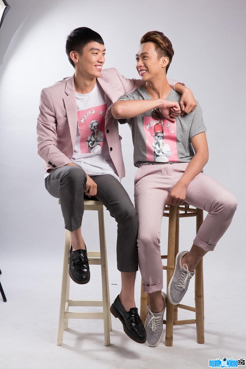 Bức ảnh người mẫu Cường Đinh và người mẫu Brian Trần