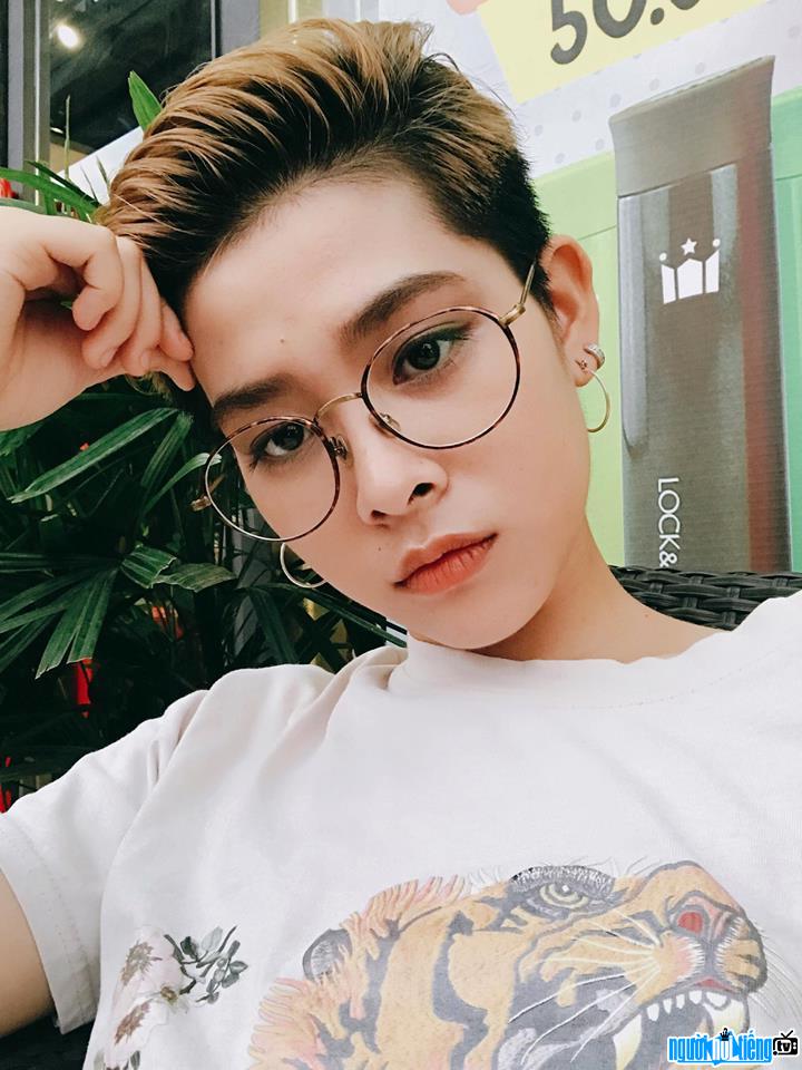 Diễn viên Nguyễn Phương Quỳnh cá tính với mái tóc under cut