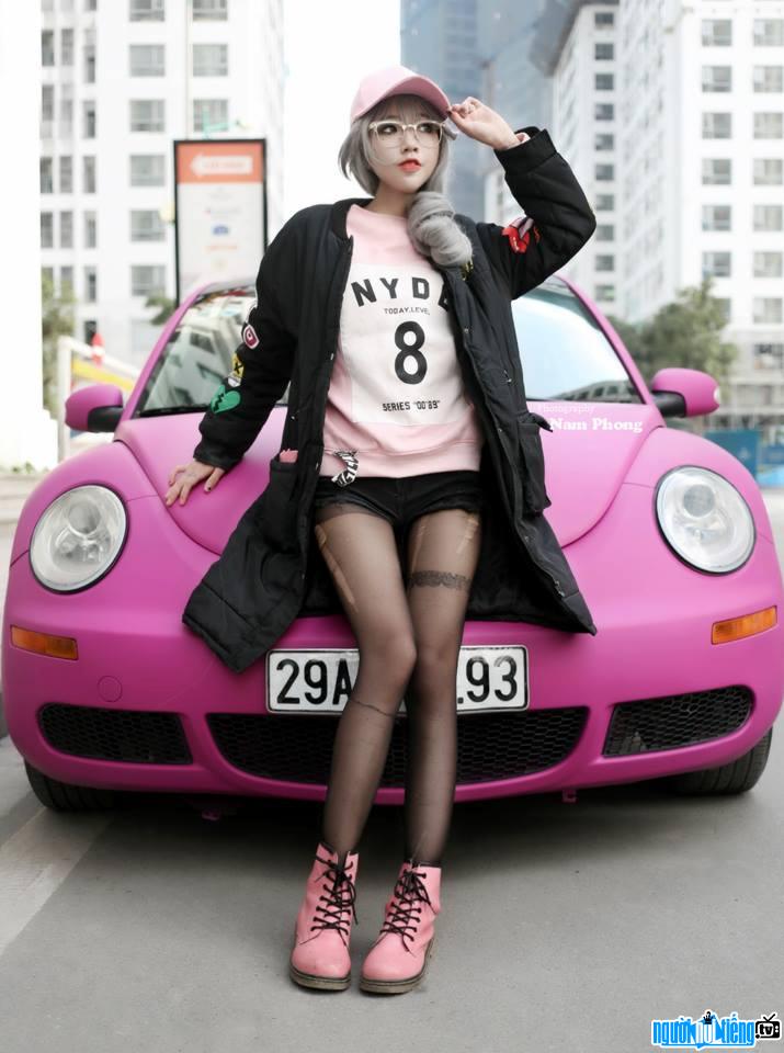 Hot girl Dương Nguyễn có gu thời trang cá tính và có phần nổi loạn