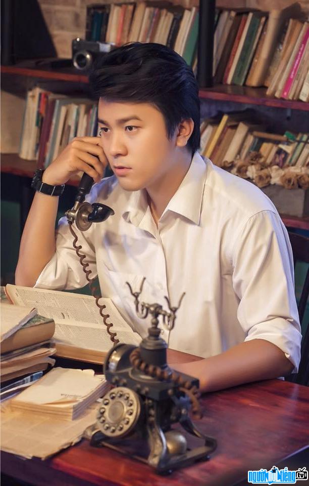Hình ảnh diễn viên Trần Ngọc Duy trong một cảnh quay