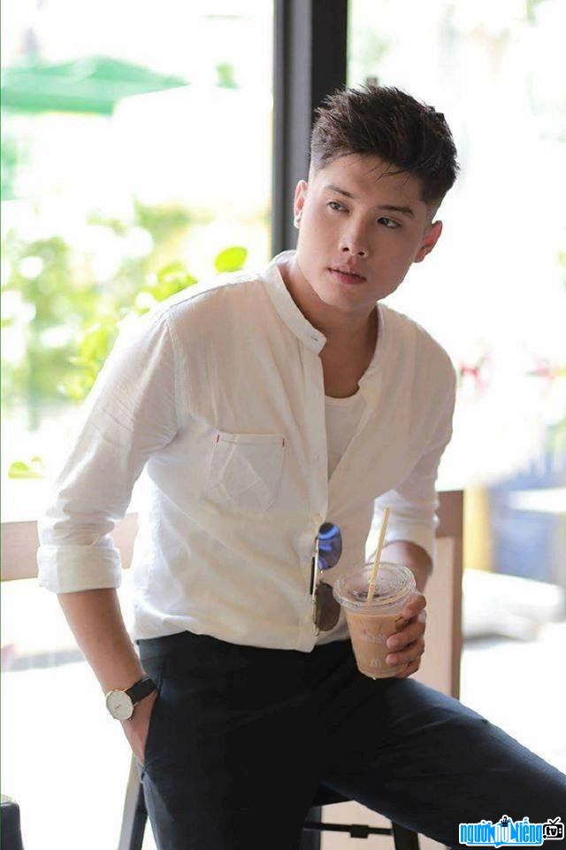 Hot boy Tùng Tống là người mẫu ảnh nổi tiếng Hà thành