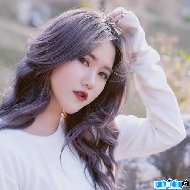 Cận cảnh gương mặt xinh đẹp không tì vết của beauty vlogger Hương Phan