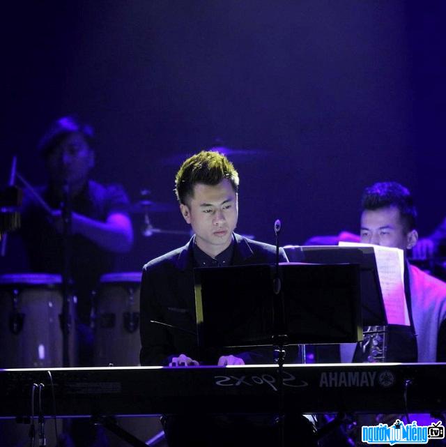 Nhạc sĩ Dương Cầm gây nhiều tranh cãi khi chê giọng hát Miu Lê