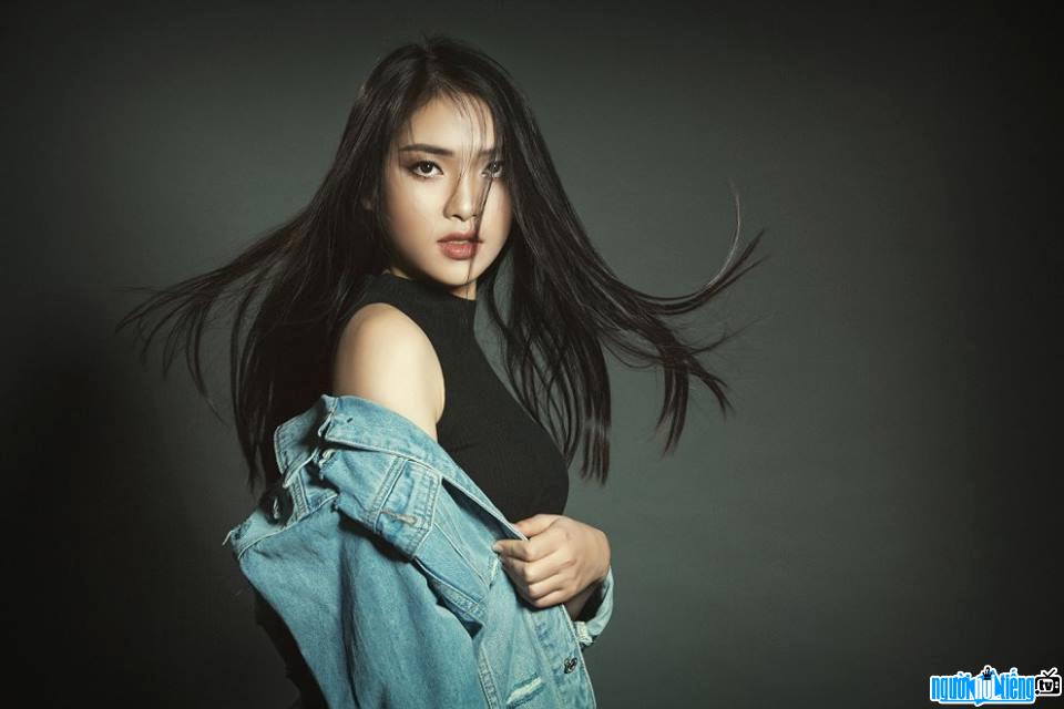 Hình ảnh người mẫu Phạm Diệu Linh khoe vẽ sexy