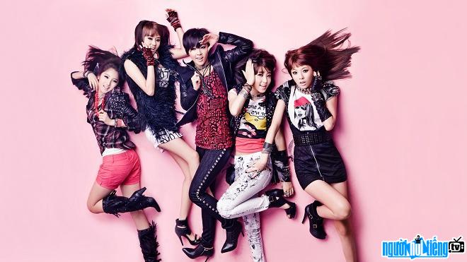 Nhóm nhạc 4Minute gây tiếng vang lớn nhờ Hot Issue