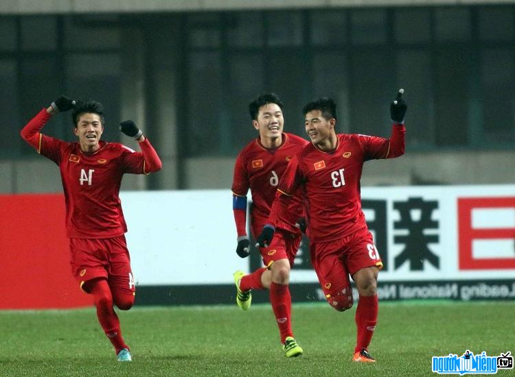 Cầu thủ Hà Đức Chinh lập công giúp U23 Việt Nam vào bán kết