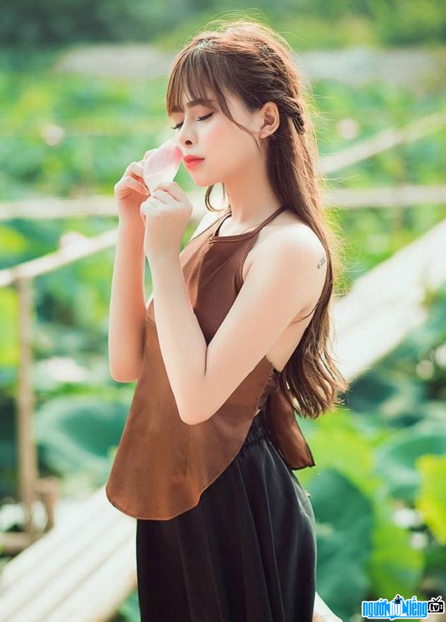 Vẻ đẹp dịu dàng của hot girl Thảo Trang