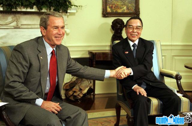 Hình ảnh Thủ tướng Phan Văn Khải trong một chuyến công tác tại nước ngoài