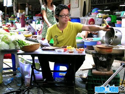 Một bức ảnh chân dung bếp trưởng ‪‪Luke Nguyễn‬‬