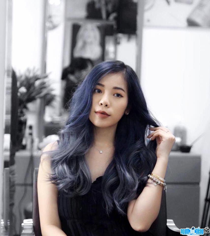 Hình ảnh Beauty Blogger Changmakeup cá tính với mái tóc màu khói