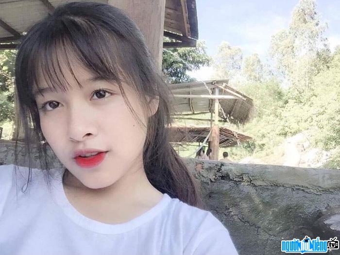 Hot girl Nguyễn Thị Trà My khiến người xem không thể rời khỏi màn hình trong clip hát nhép